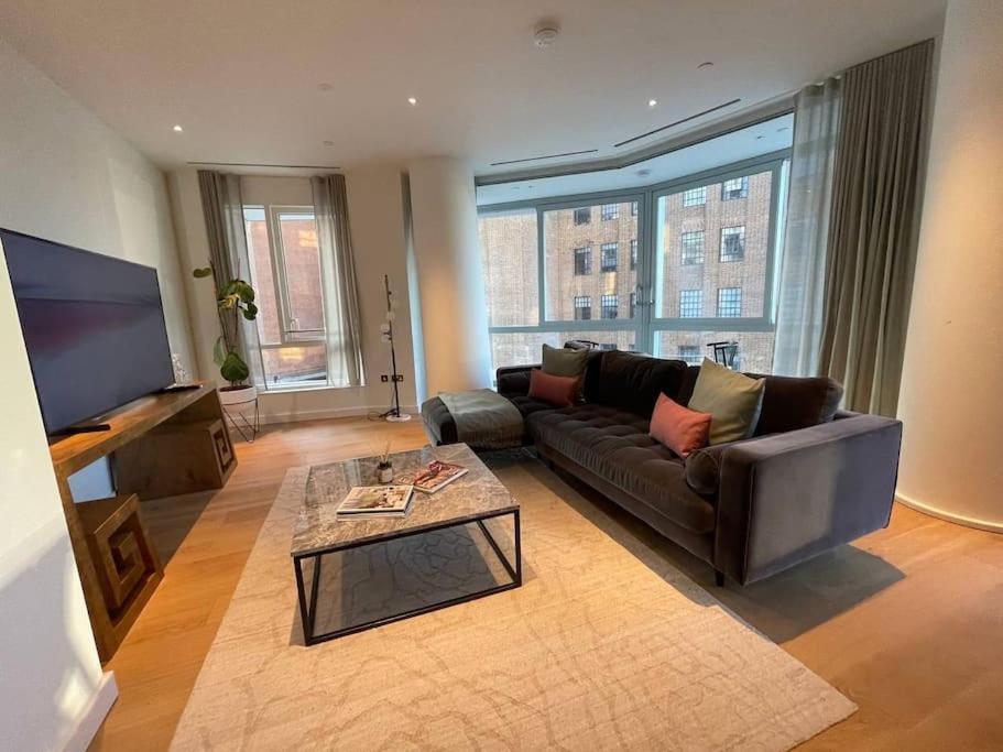 Luxury 3 Bed 3 Bath In Apartamento Londres