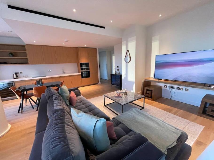 Apartamento Luxury 3 Bed 3 Bath In *