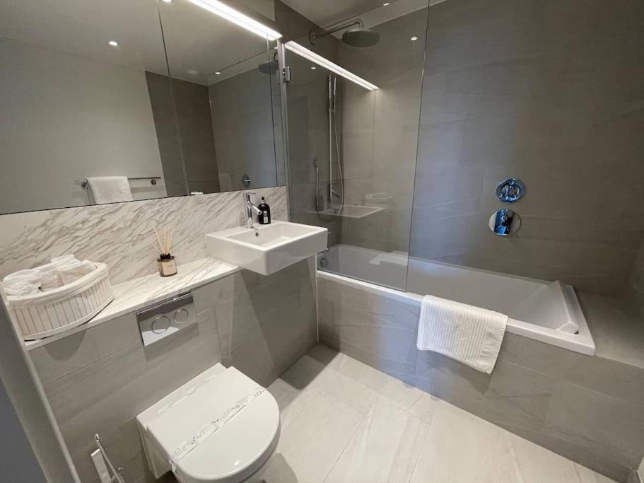 Apartamento Luxury 3 Bed 3 Bath In *